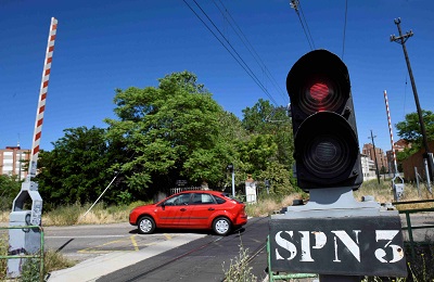 Adif renueva dieciocho pasos a nivel en Huelva y Badajoz